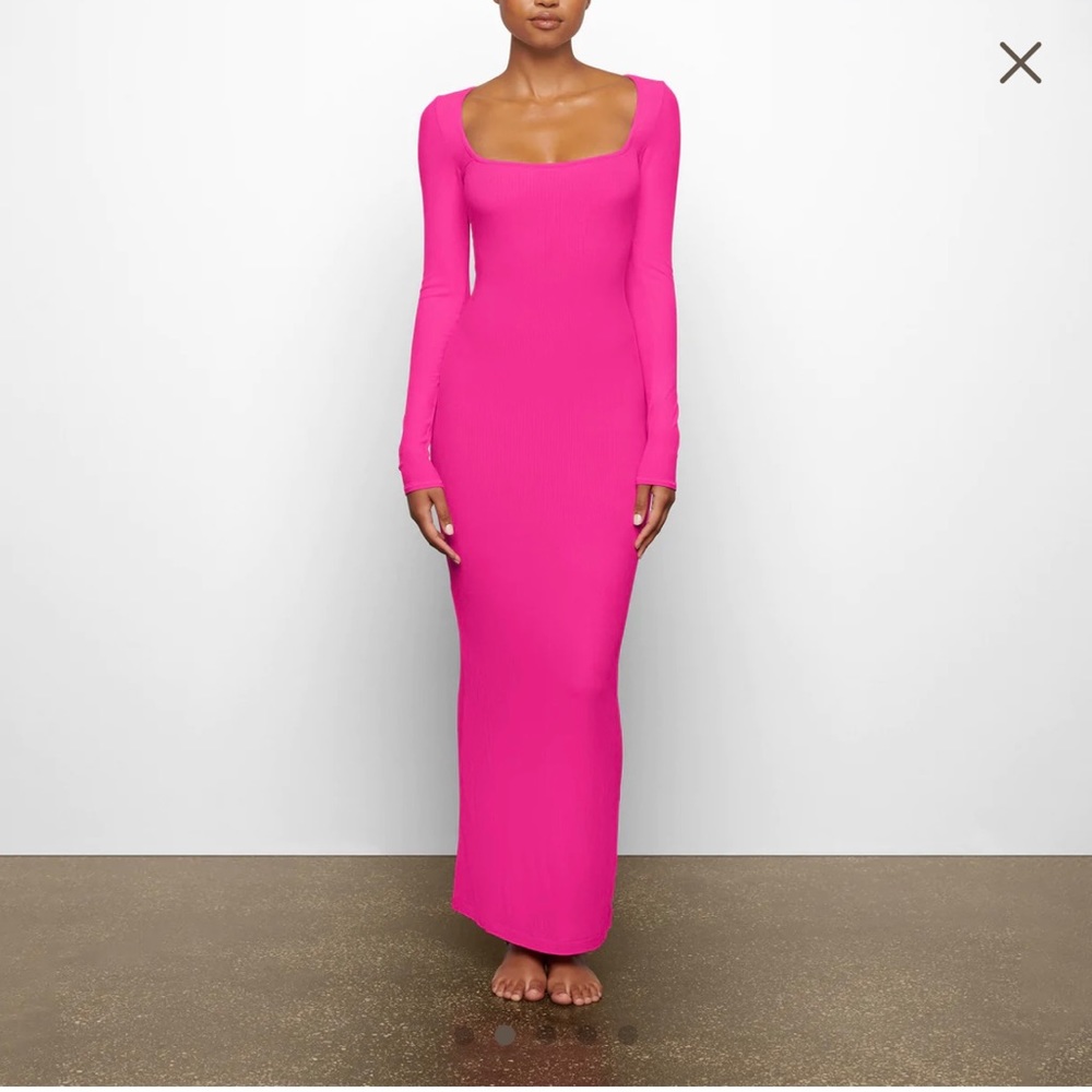 SKIMS SOFT LOUNGE LONG SLEEVE DRESS NWT size: M limited edition Hot Pink